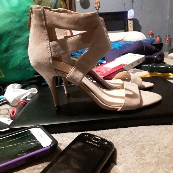 Jessica Simpson heels - Picture 3 of 6